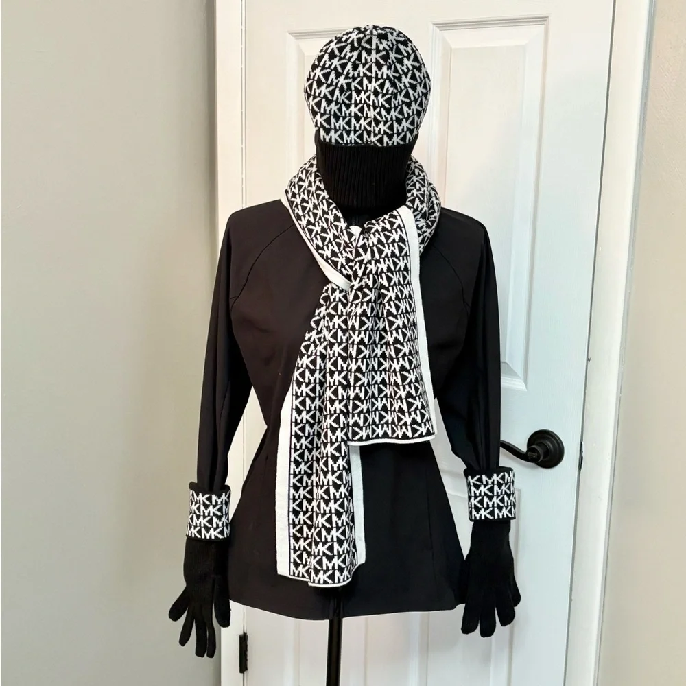 Michael Kors Scarf Gloves Hat Set🖤NWT🤍